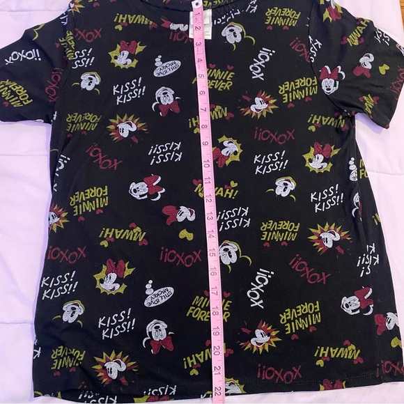 mickey & minnie t-shirt NWOT valentines day xoxo comic book style design Disney - Picture 5 of 5